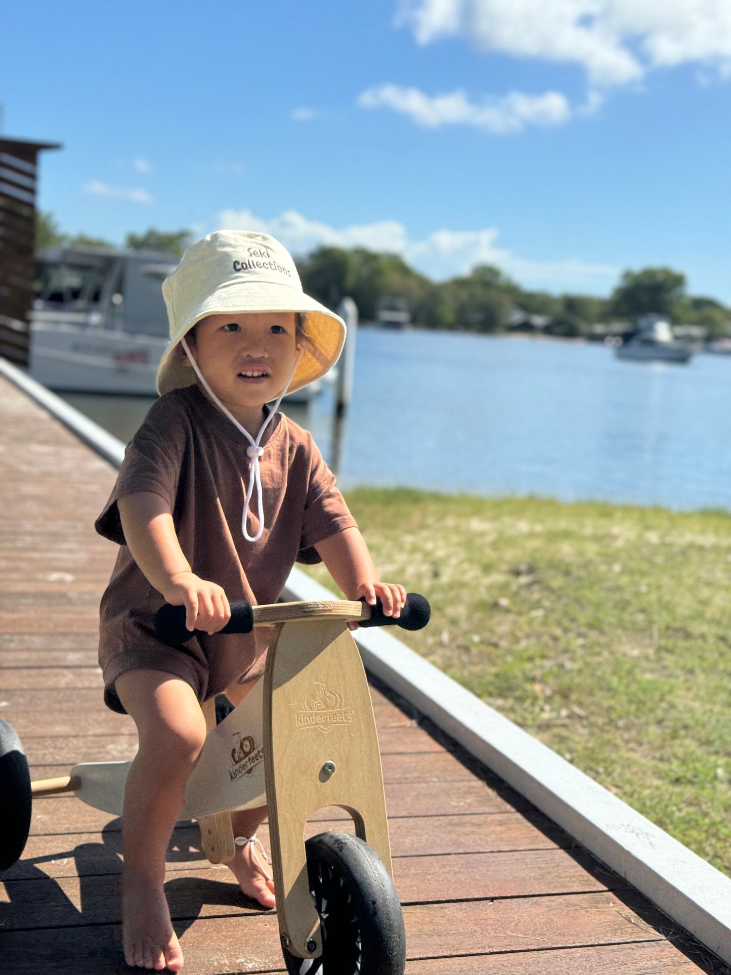 Seki Bucket- Chocolate brown.